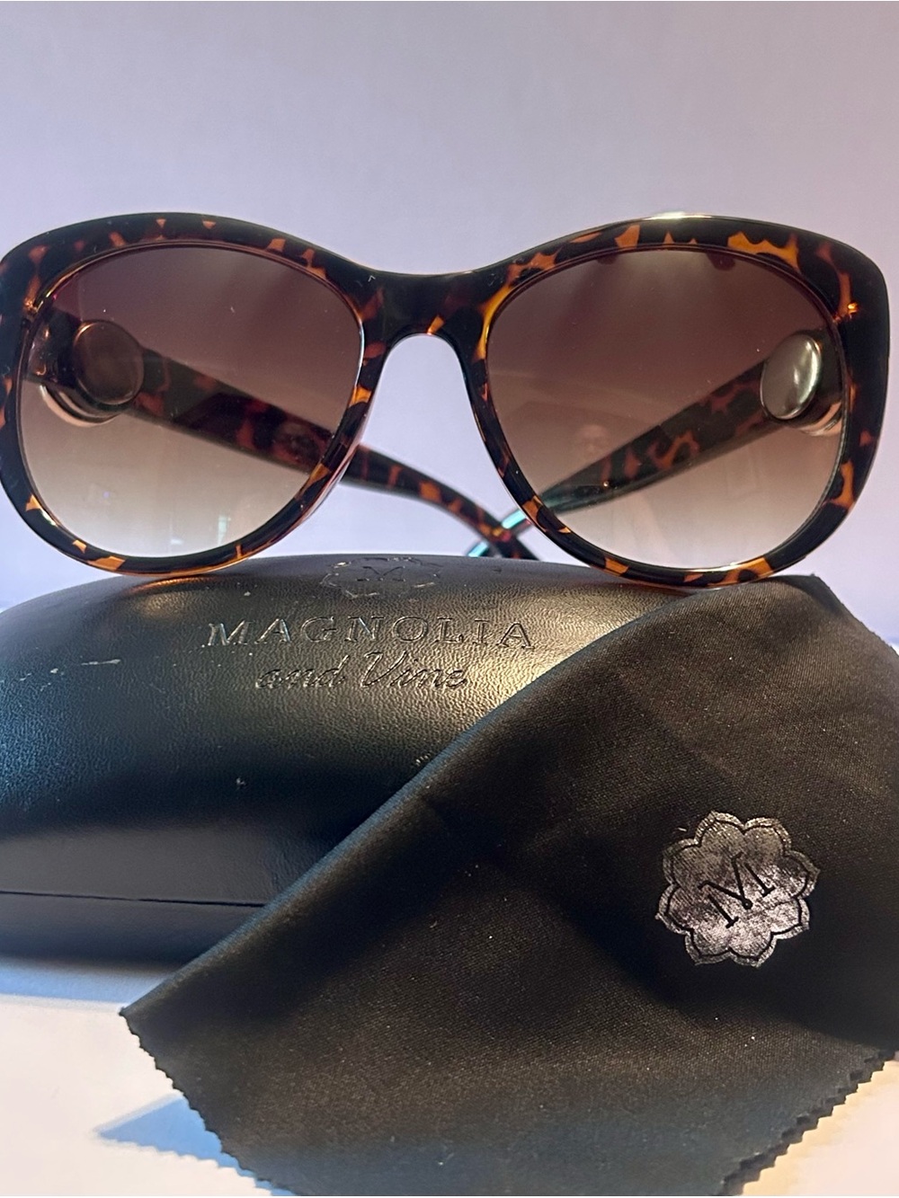 NWOT Magnolia & Vine Tortoise Shell Interchangeable Snap Sunglasses Set